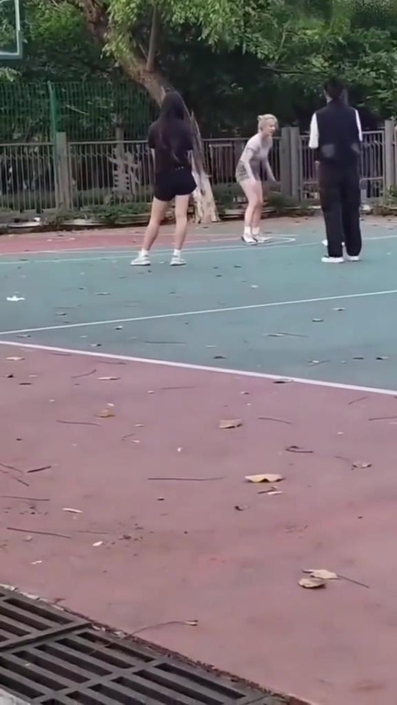 上來就背打女生的男人，真的活該沒有女朋友啊